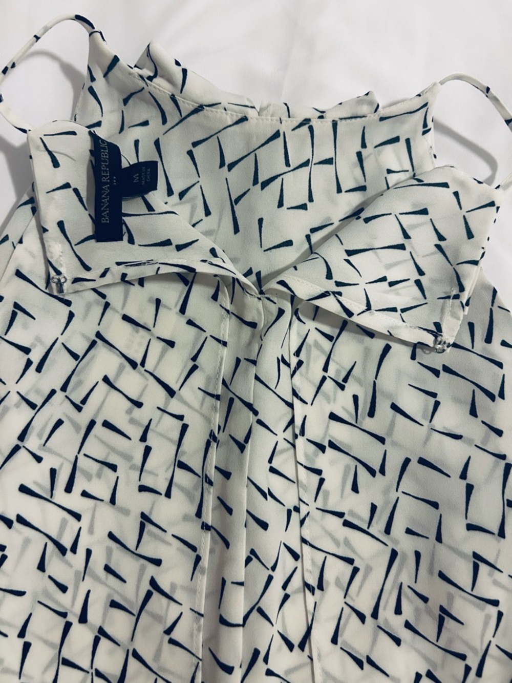 NWT Banana Republic White and Black Flowy Tank Top - Size M - Picture 4 of 4